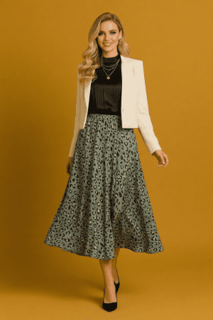 Flowing leopard-print midi skirt, effortlessly chic