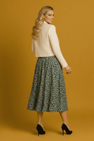 Flowing leopard-print midi skirt, effortlessly chic